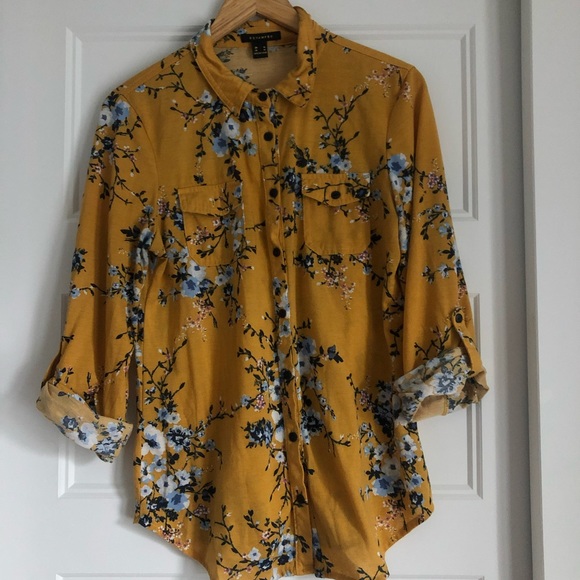 Yellow floral button up - Picture 1 of 3